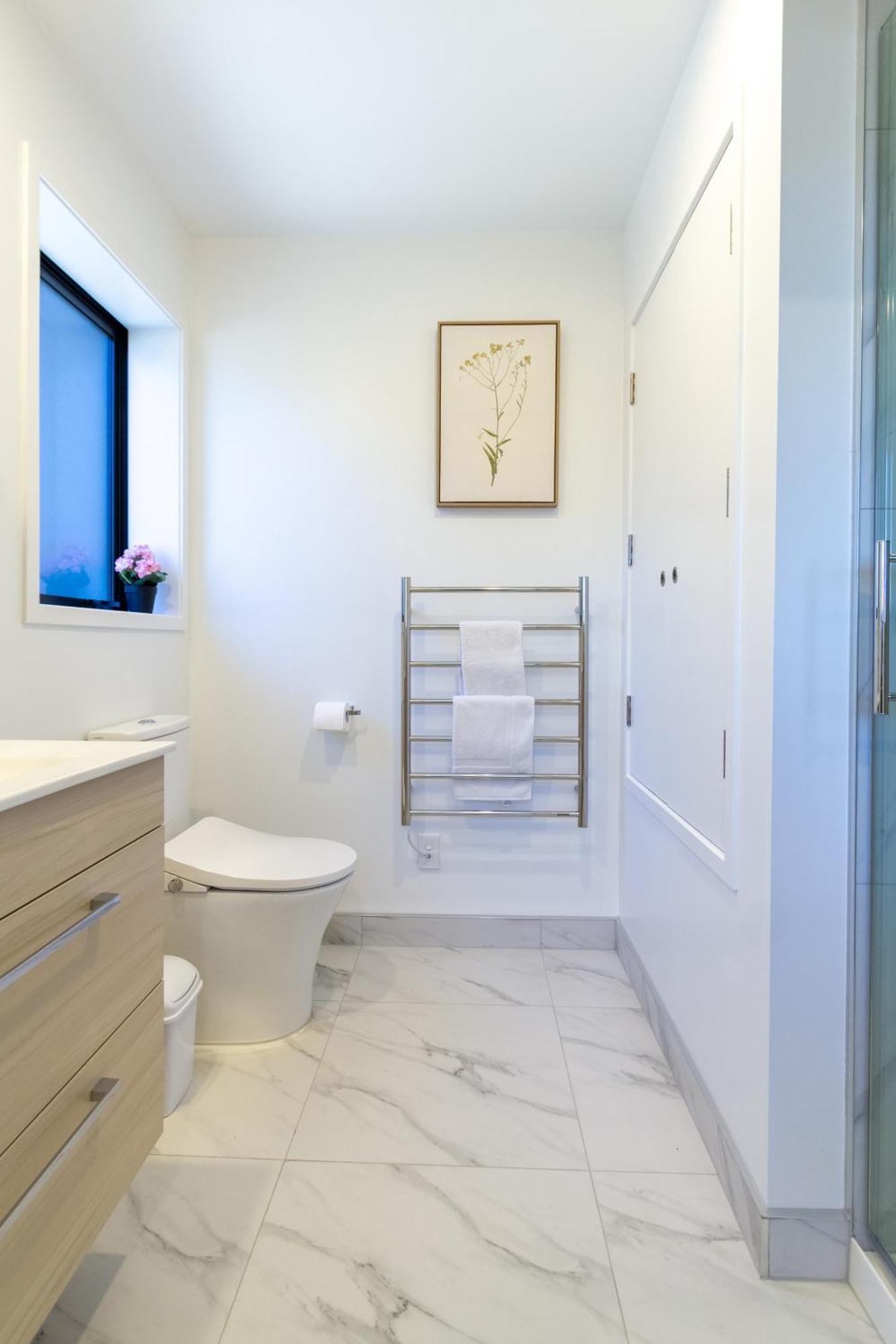 Luxury Studio With Balcony - Close To Supermarket Christchurch Buitenkant foto